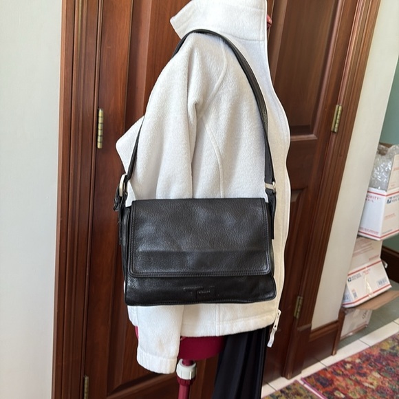 Tommy Hilfiger  shoulder bag  satchel
Pebbled leather  Black  brushed Silvertone - Picture 7 of 16